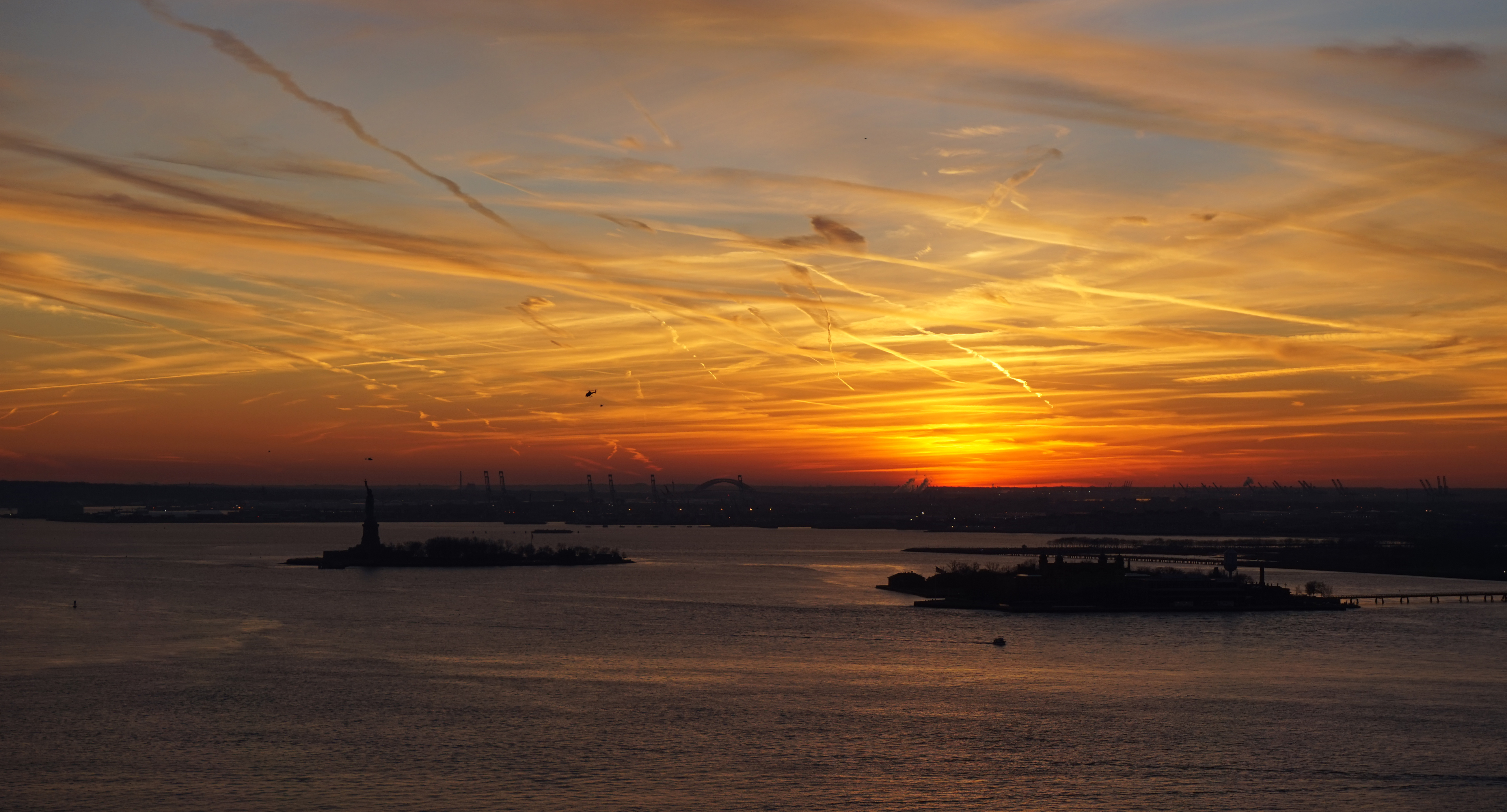 Sunset over New York Harbor 12-27-2014 zoom