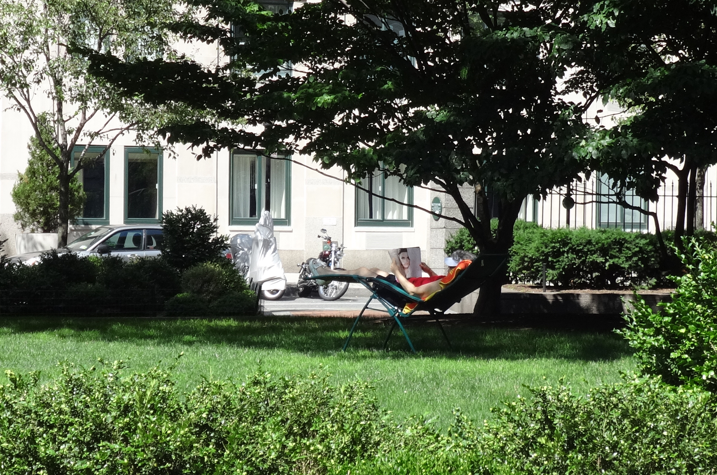 Lady in lawn chair on Rector Park 7-10-2015