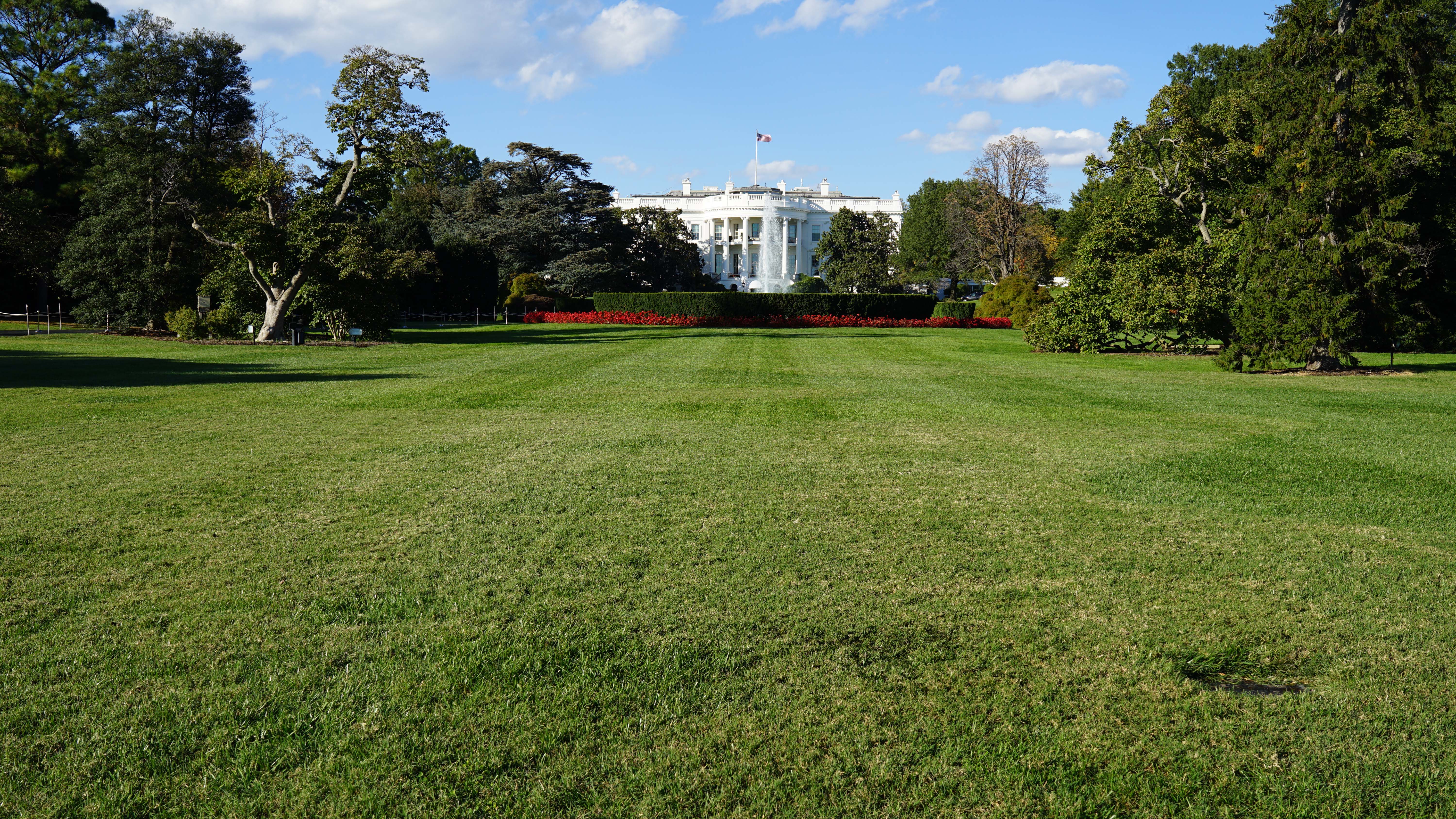 White House south lawn 2015 low